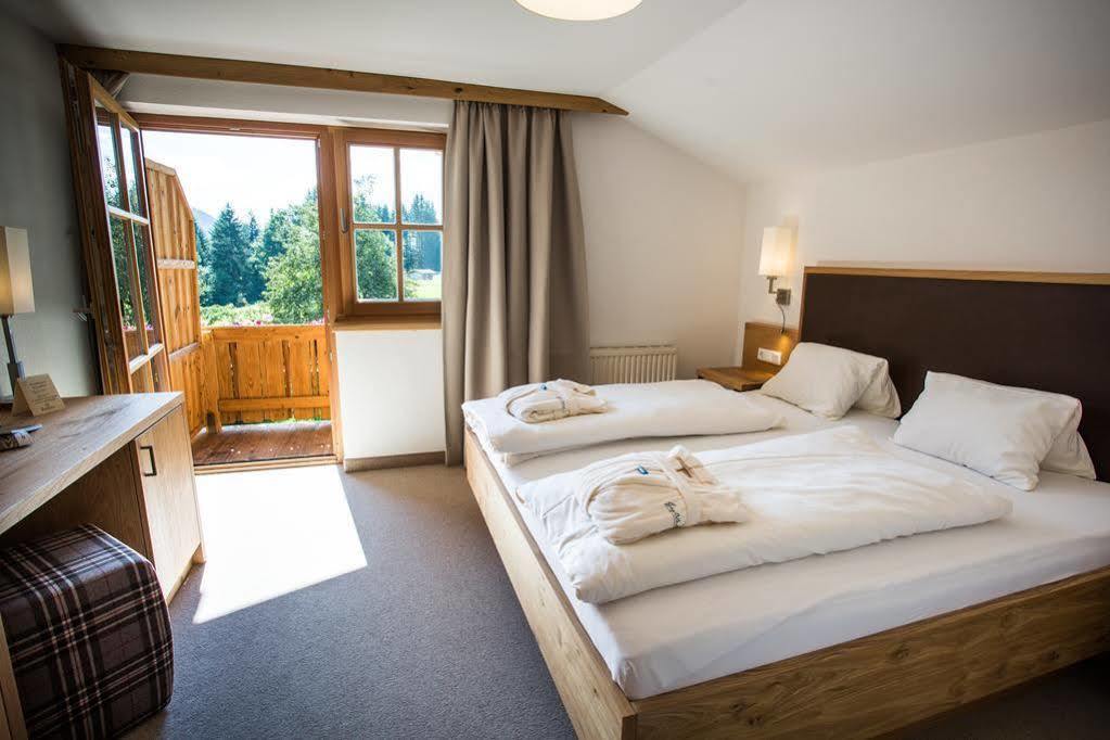 Hotel Chalets Grosslehen Fieberbrunn Buitenkant foto