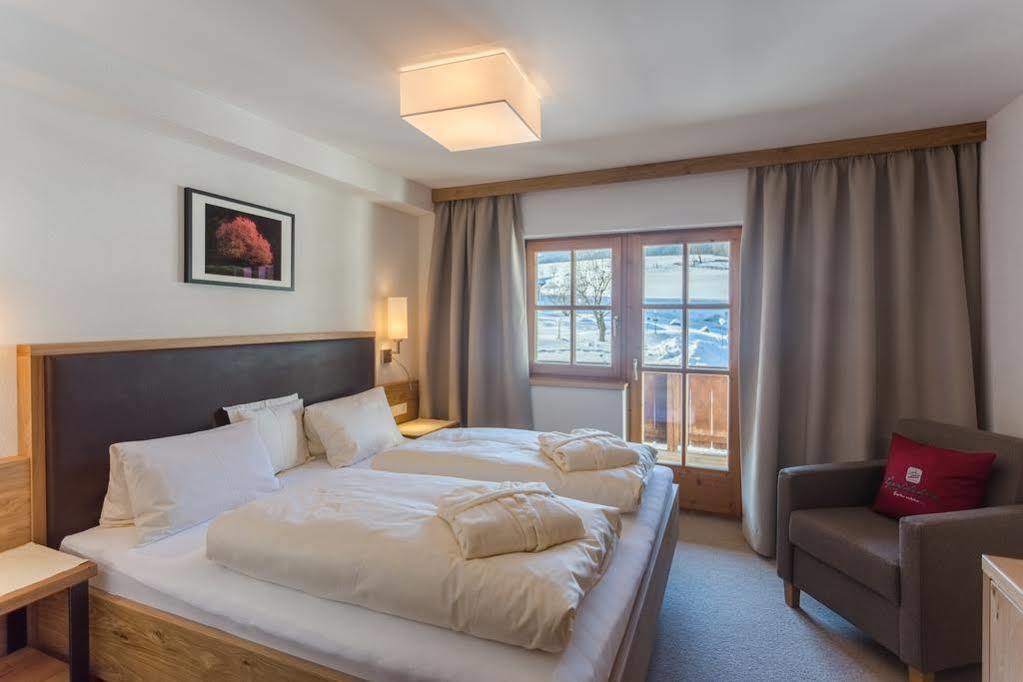 Hotel Chalets Grosslehen Fieberbrunn Buitenkant foto